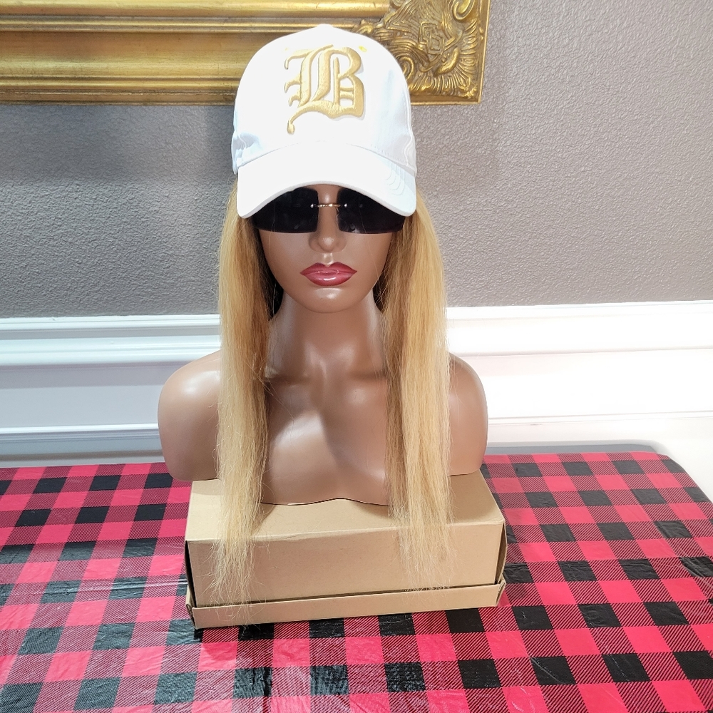 White and Gold Baseball Cap ⚾️ NWOT